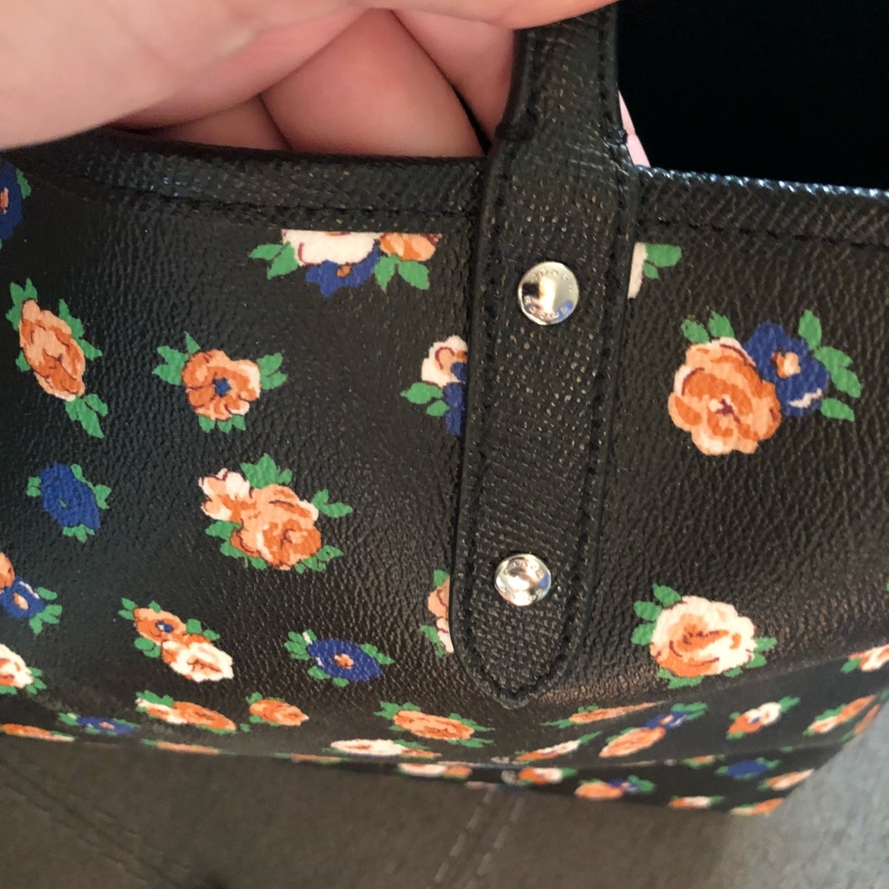 Beautiful Coach Purse - Picture 7 of 8